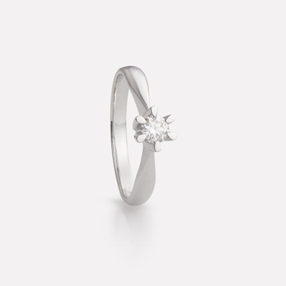 Silje ring in white gold with diamond
