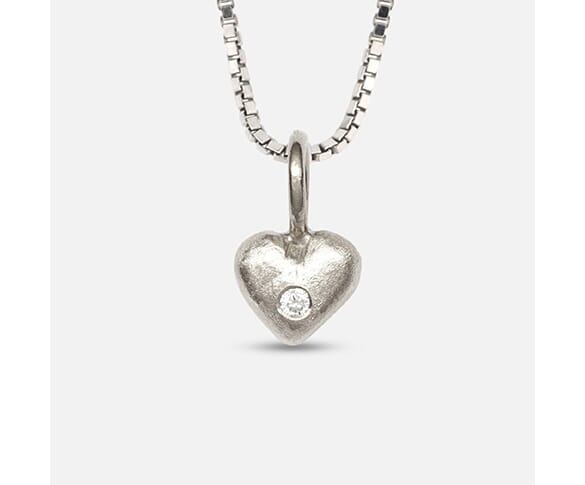 Lille Pernille pendant in white gold with diamond