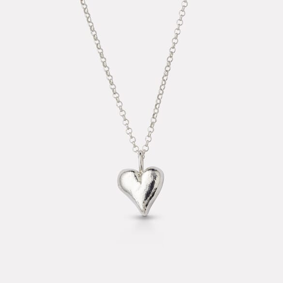 Mia heartpendant in silver with chain